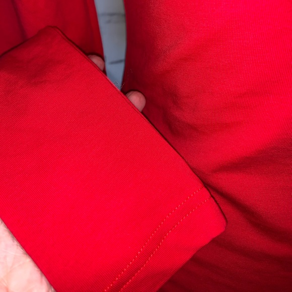 ❤️ SOLD NWOT Gorgeous offshoulder cutout front top - Picture 7 of 7